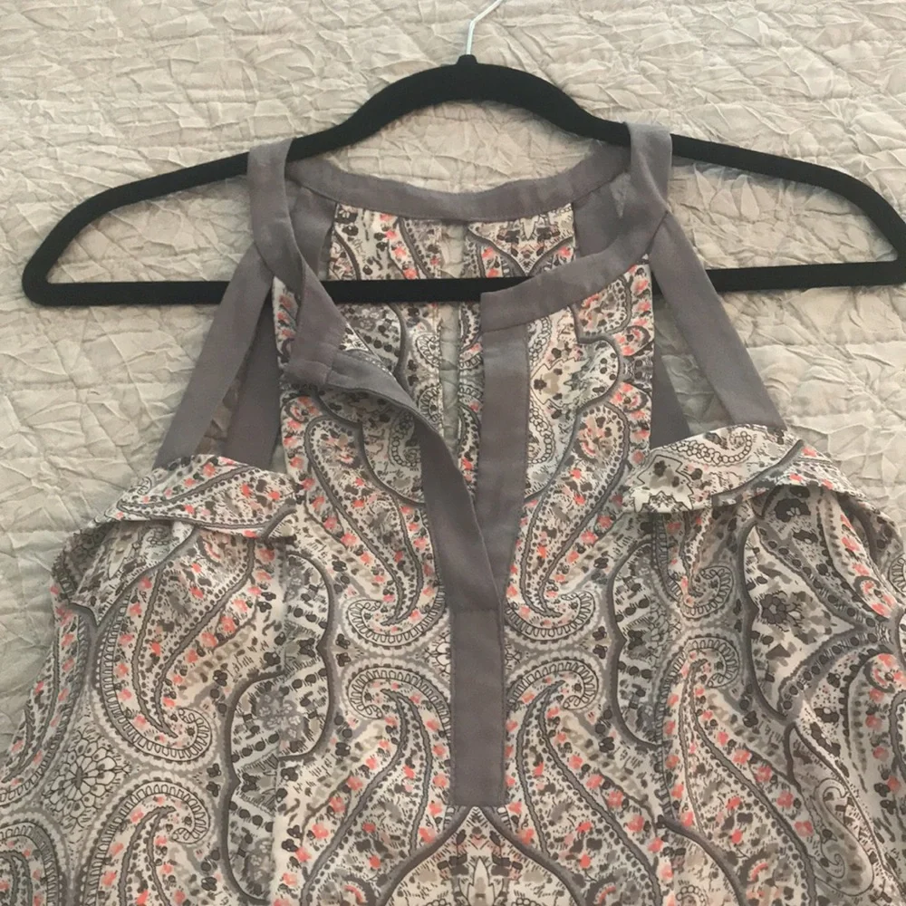 New BCBG Maxazria Grey and Light Pink Top - light and airy, perfect for Summer - Picture 4 of 6